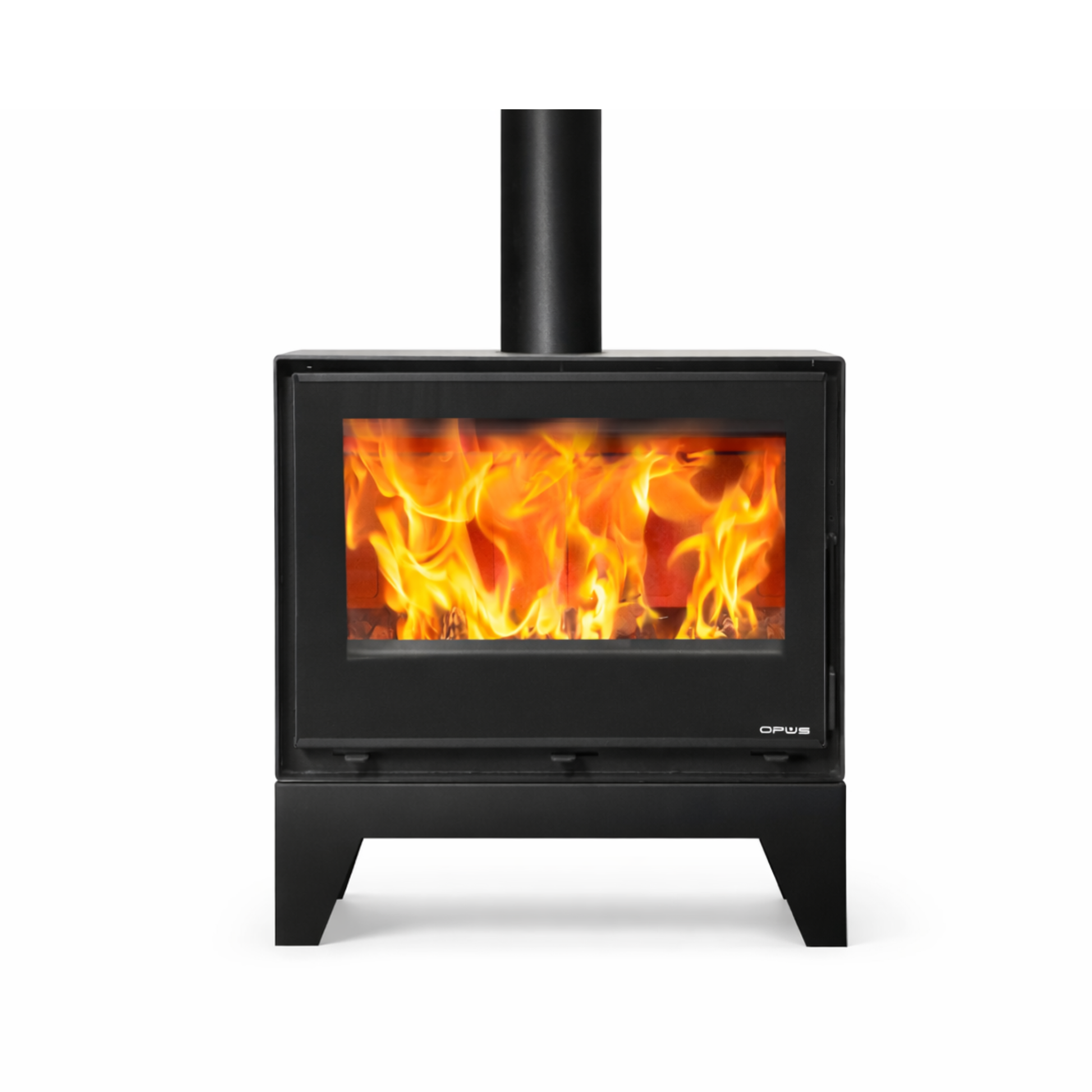 OpusOctaveF70. Black freestanding stove with visible flames on a white background
