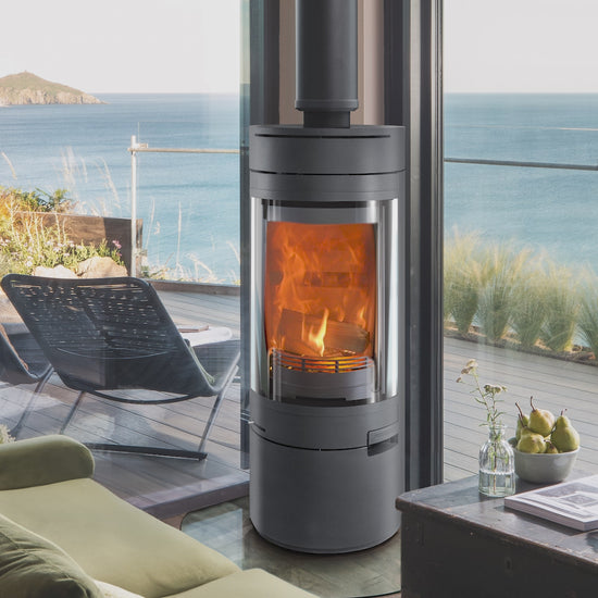 Hunter Halo Radial burning video with sea view and balcony