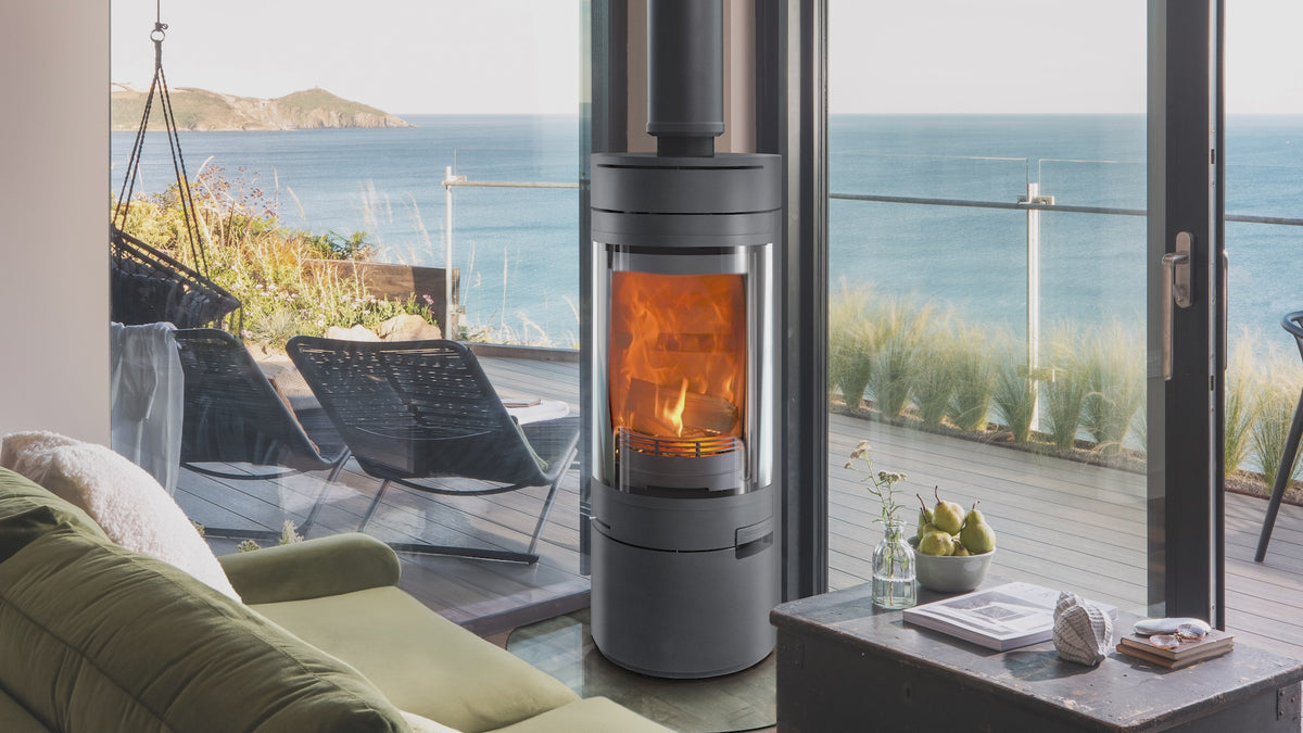Hunter Halo Radial burning video with sea view and balcony